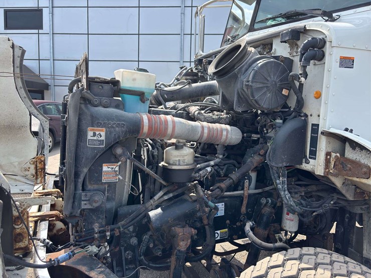 2012-peterbilt-348-image-27