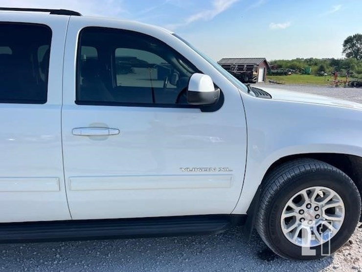 2011-gmc-yukon-xl-image-19