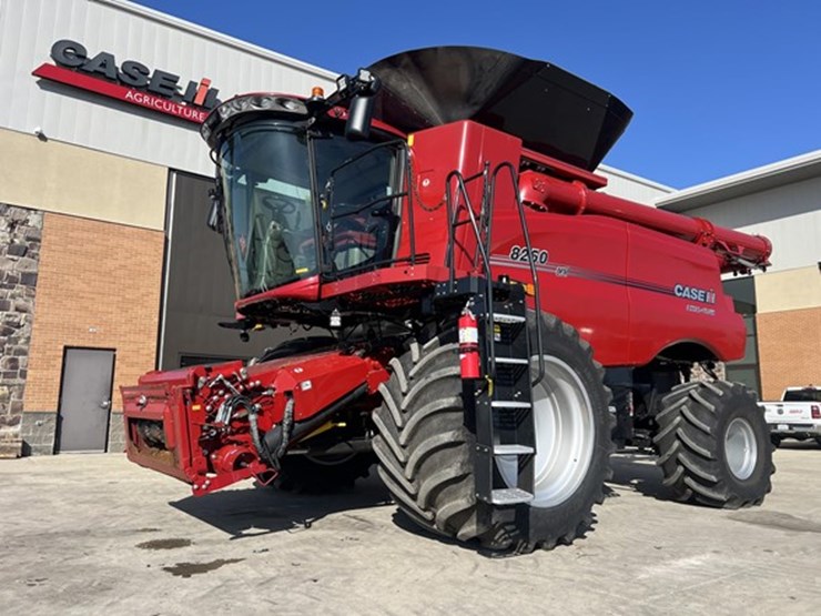 2022-case-ih-8250-image-1