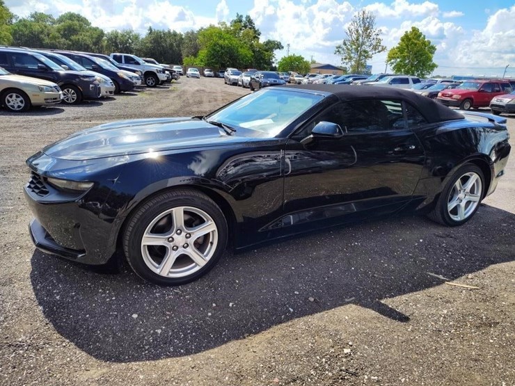 2019-chevrolet-camaro-runs/moves-lt-image-3