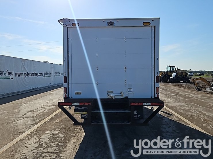 2019-hino-195-image-16