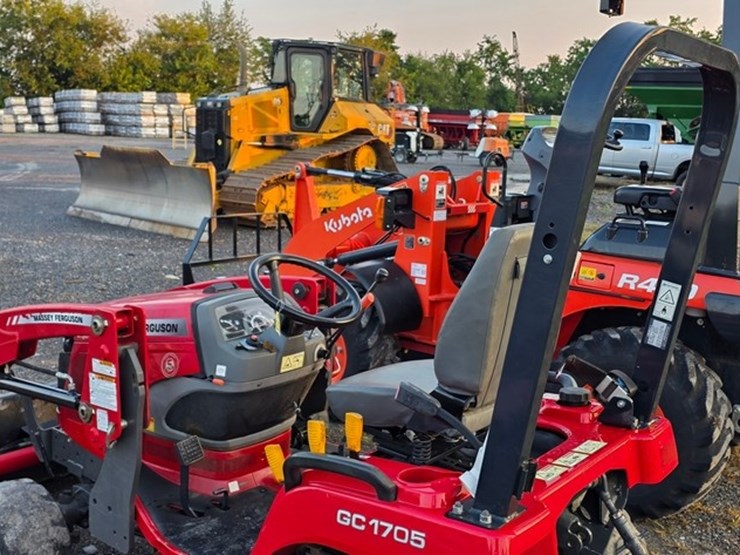 2017-massey-ferguson-gc1705-image-13