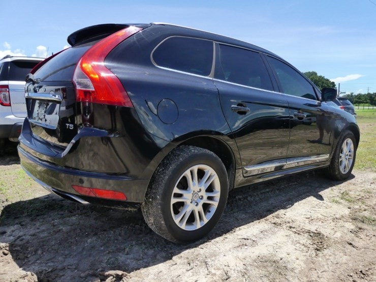 2015-volvo-xc60-image-4