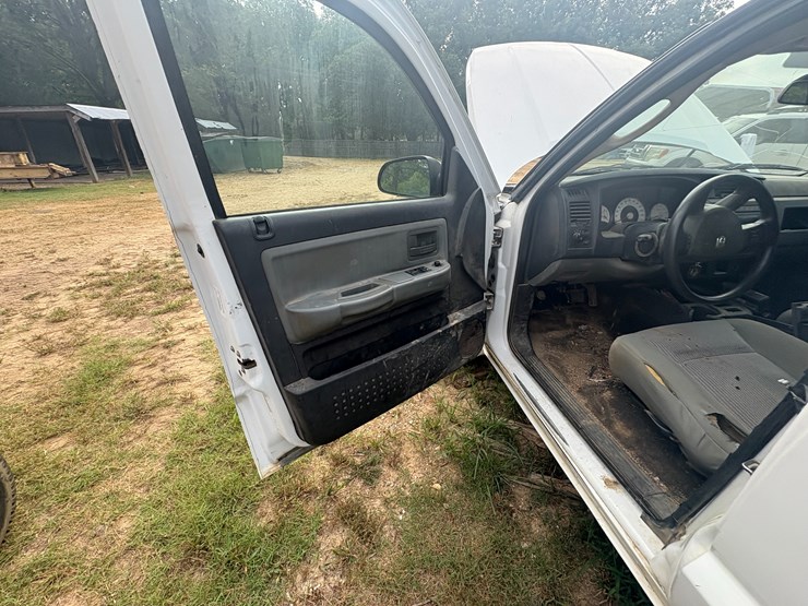2011-dodge-dakota-image-28