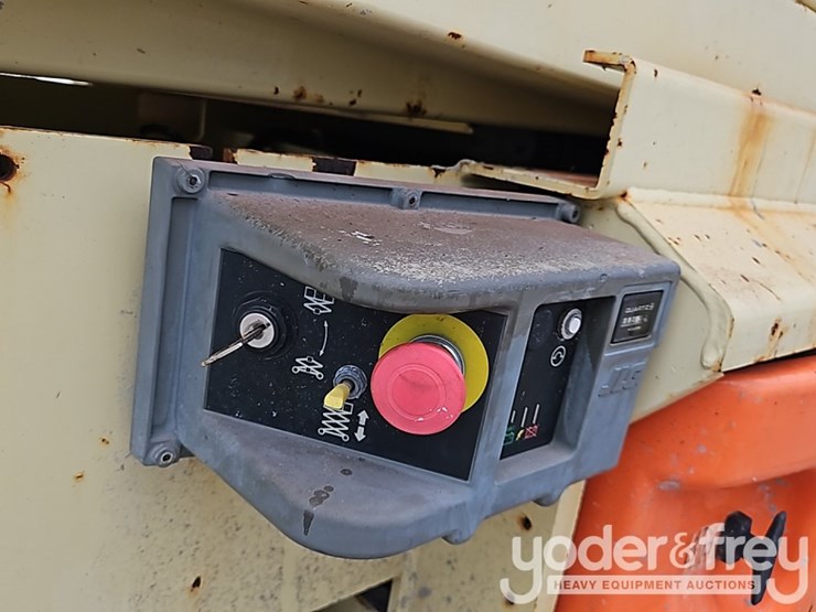 2015-jlg-2646es-image-14