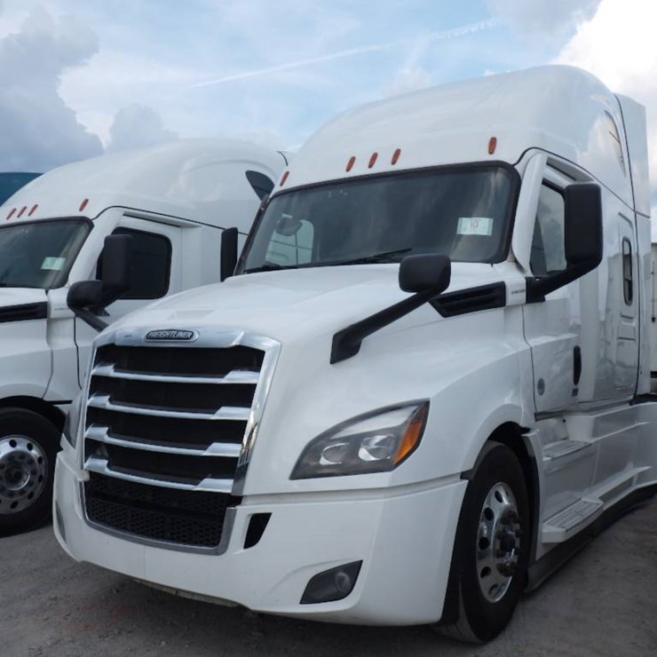 2023 FREIGHTLINER CASCADIA 126