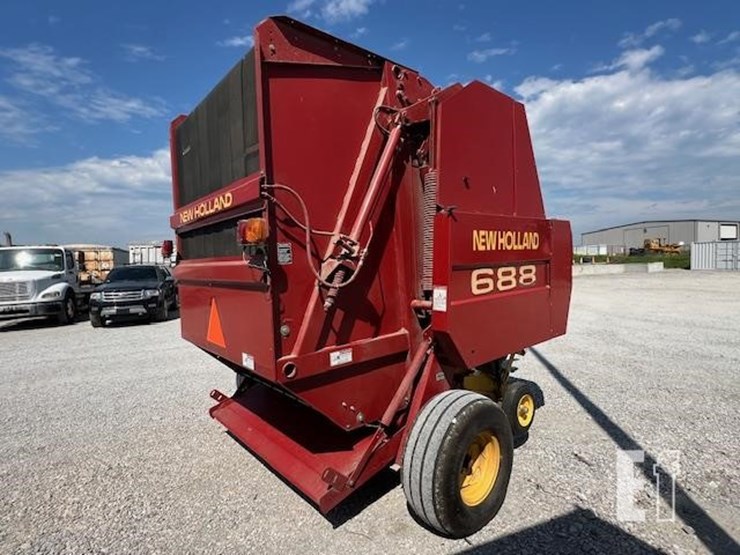 new-holland-688-image-4
