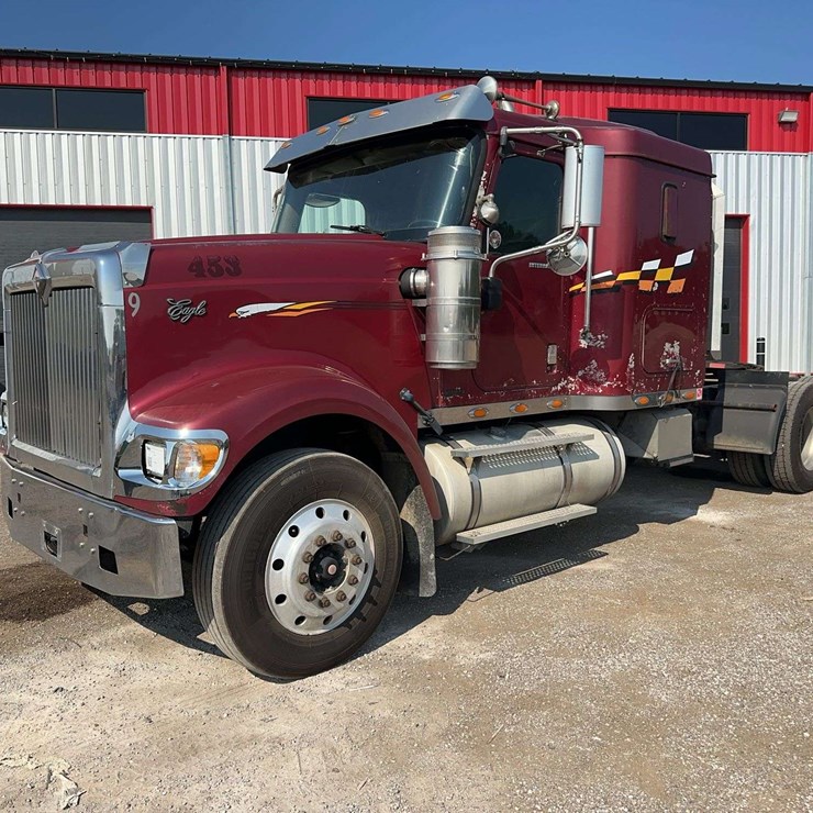 2005 INTERNATIONAL 9900i