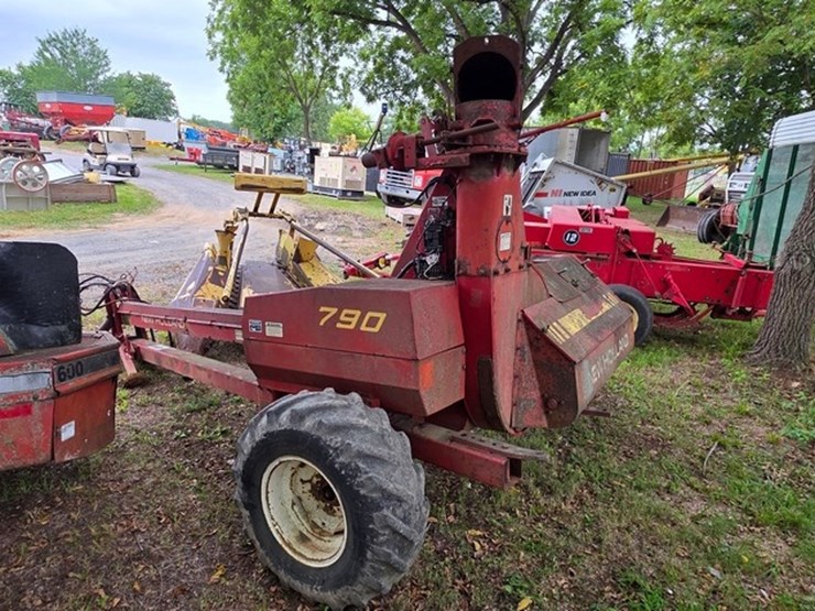 new-holland-790-image-3