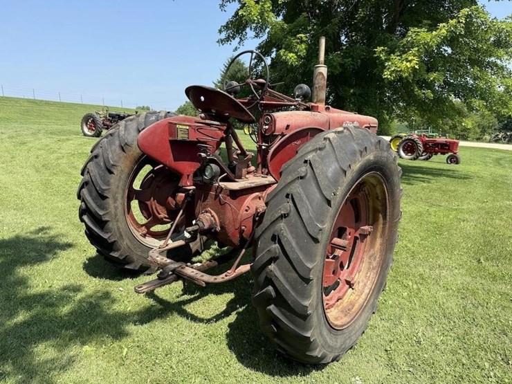 farmall-m-tractor-image-4
