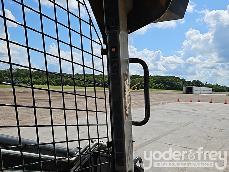 2018-new-holland-l228-image-23