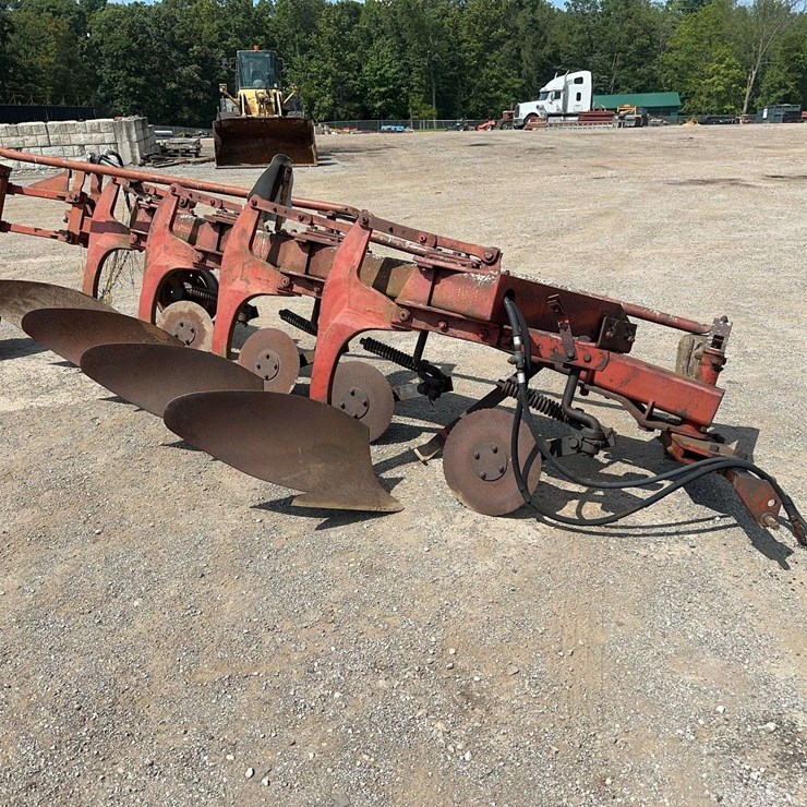 INTERNATIONAL 720