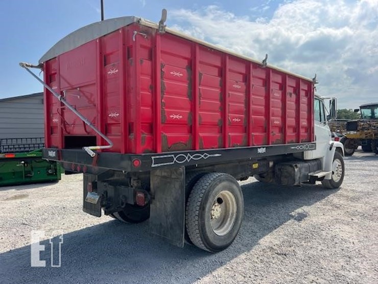 2003-freightliner-fl70-image-7