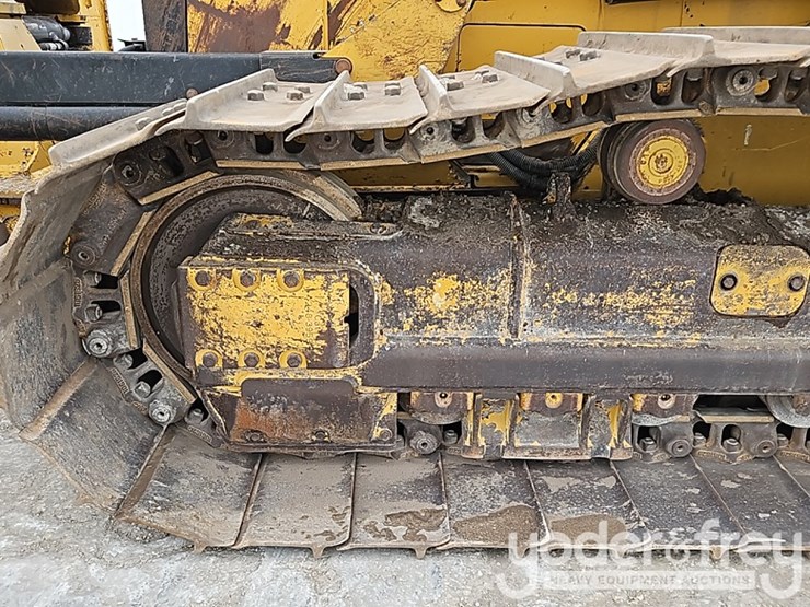 2016-caterpillar-d6k2-lgp-image-21