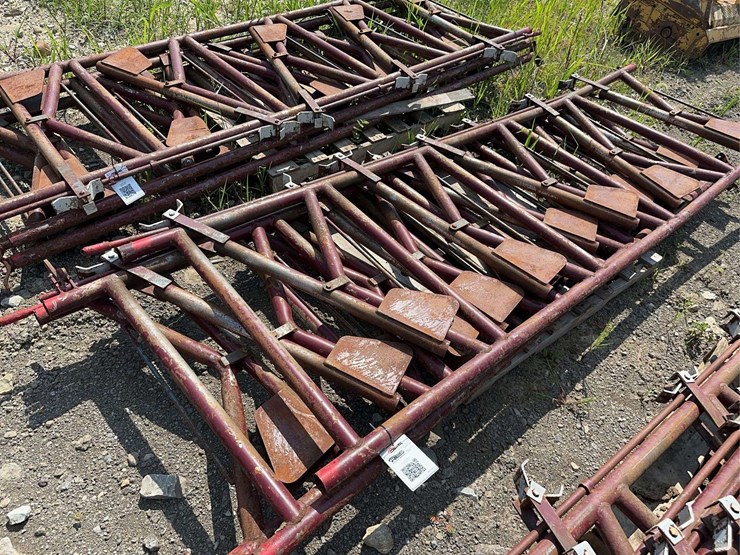 pallet-of-(3)-cattle-headlocks-image-1