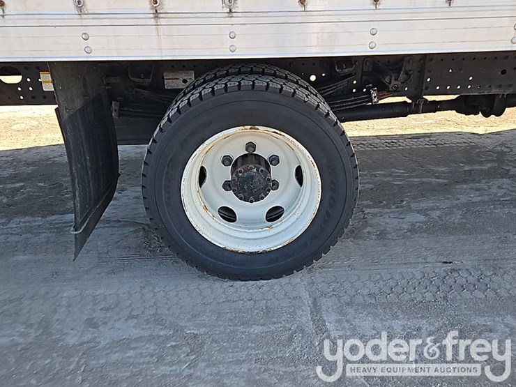 2019-hino-195-image-8