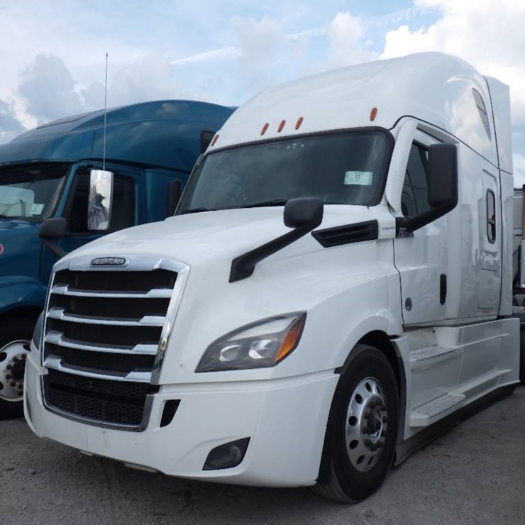 2023 FREIGHTLINER CASCADIA 126