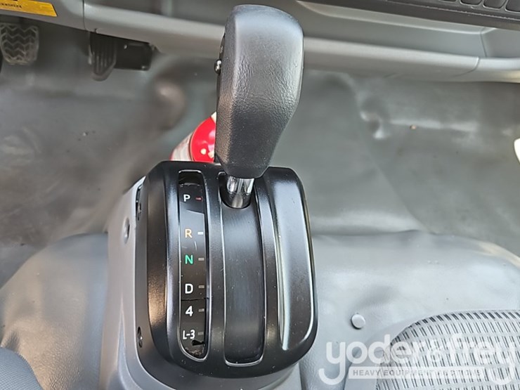 2019-hino-195-image-33
