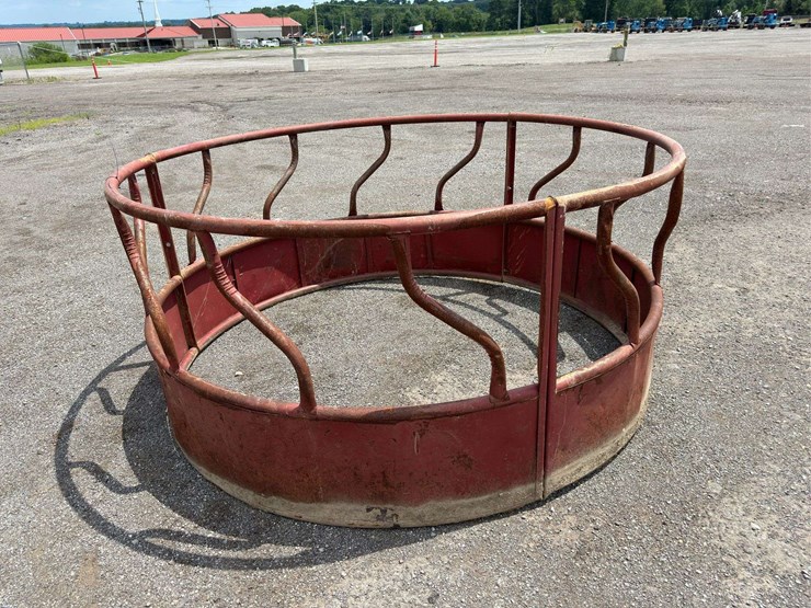 8'-round-bale-feeder-image-1