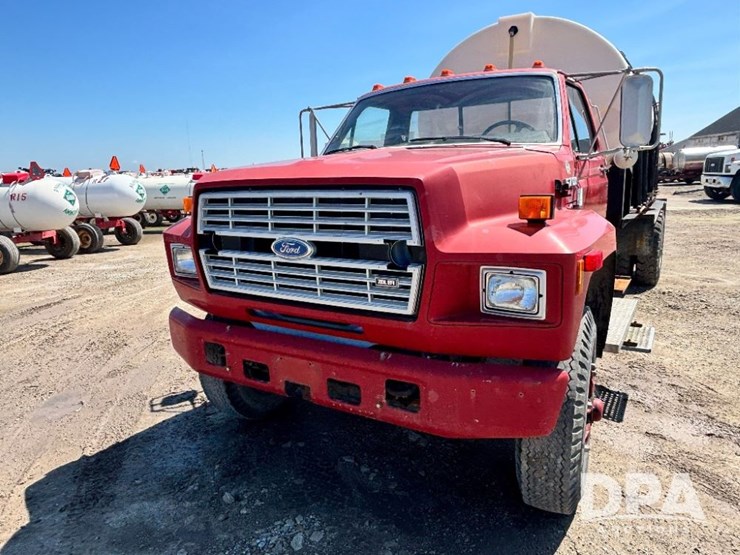 1992-ford-f700-image-2