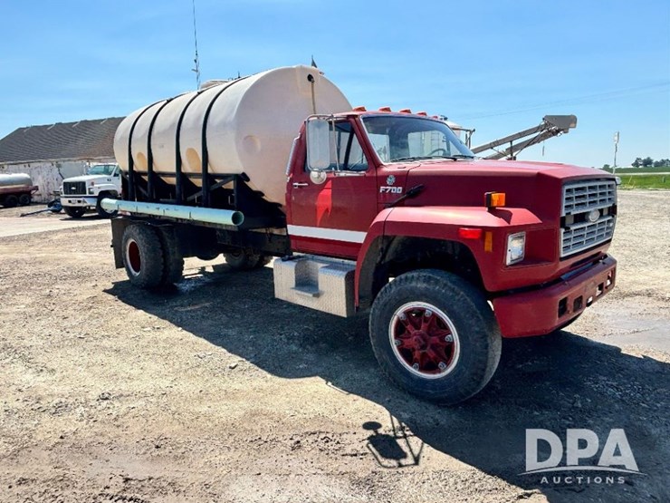 1992-ford-f700-image-5