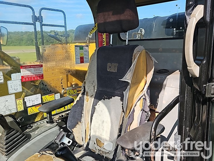 2015-caterpillar-329fl-image-43