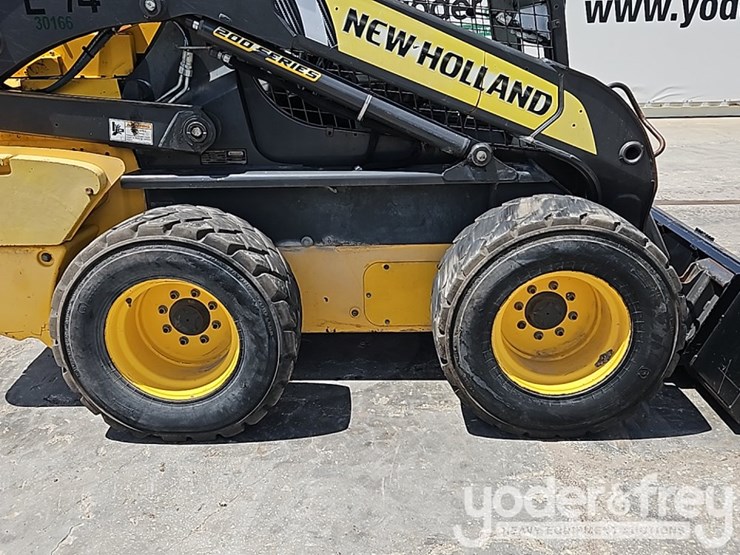 2015-new-holland-l230-image-8
