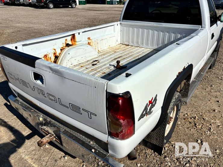 2005-chevrolet-2500hd-image-39