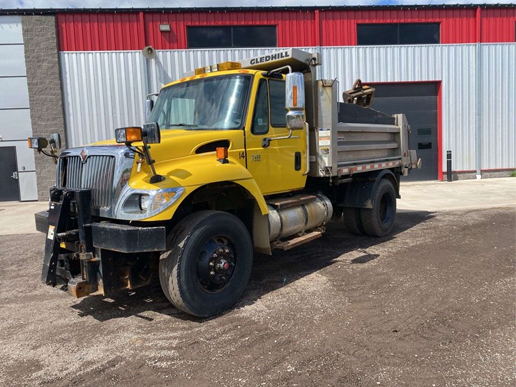 2007-international-7000-dump-truck-image-1