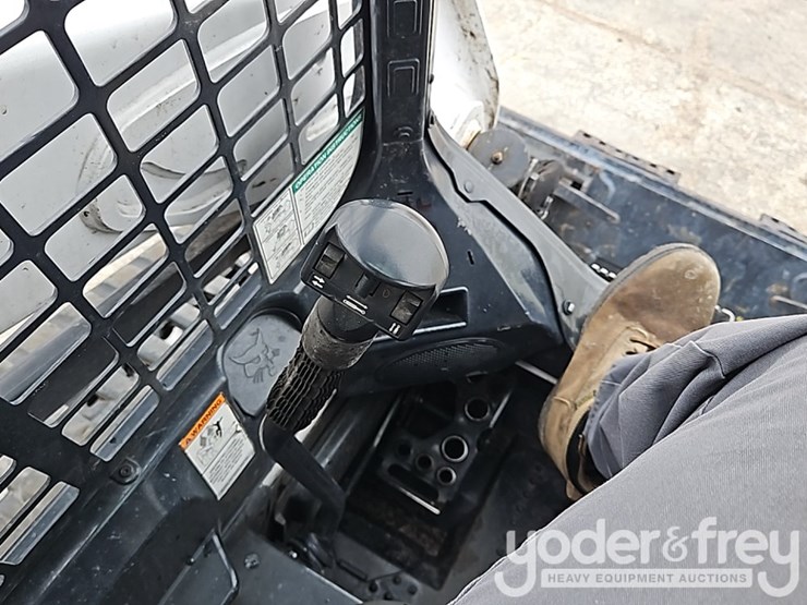 2020-bobcat-t595-image-25
