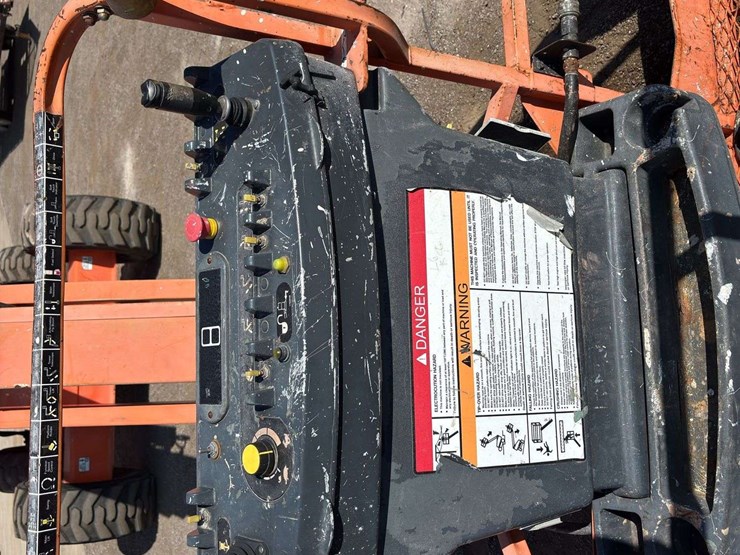 2009-jlg-660sj-image-10