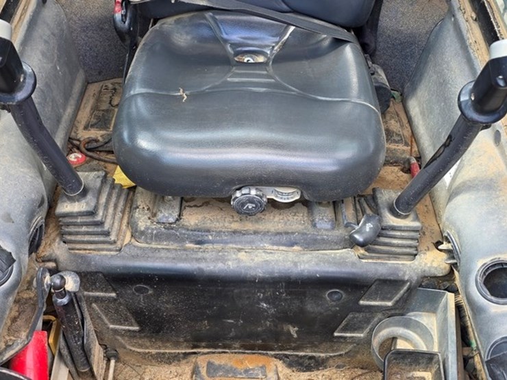 new-holland-l225-image-42