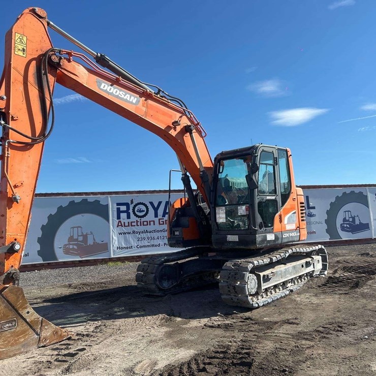 2024 DOOSAN DX140 LCR
