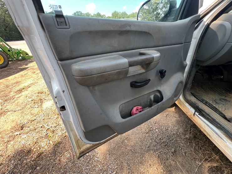 2009-chevrolet-2500-image-28