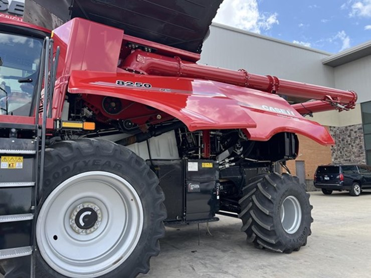 2023-case-ih-8250-image-29