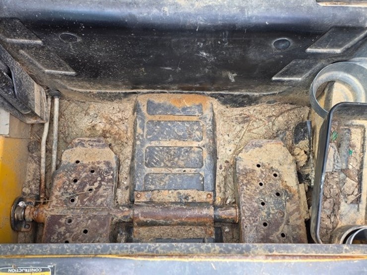 new-holland-l225-image-41