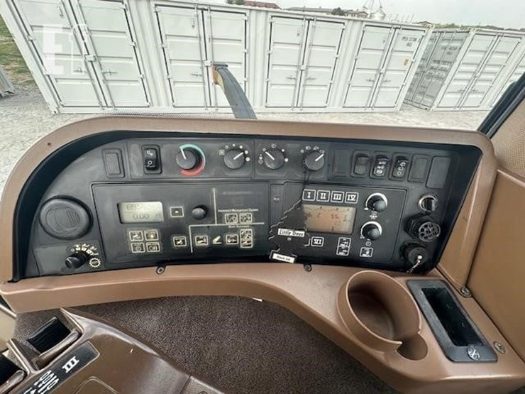 2006-john-deere-8330-image-23