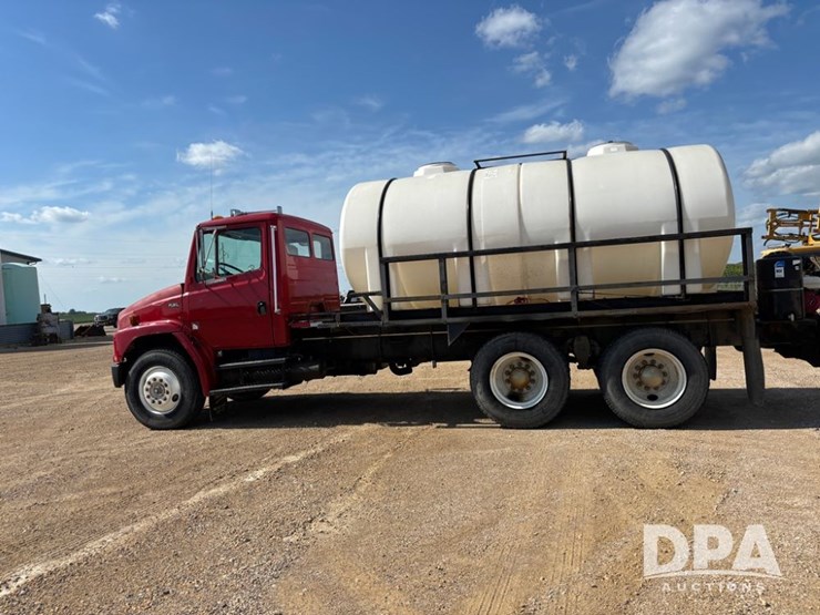 1995-freightliner-fl80-image-6