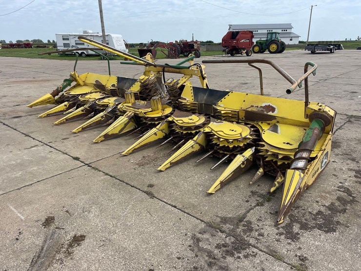 john-deere-688-image-1