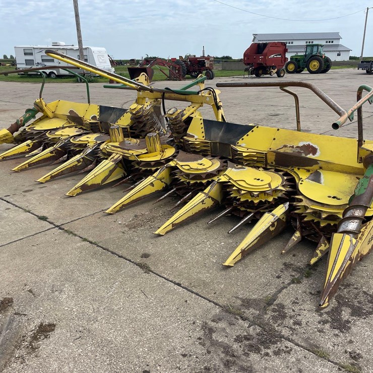 JOHN DEERE 688