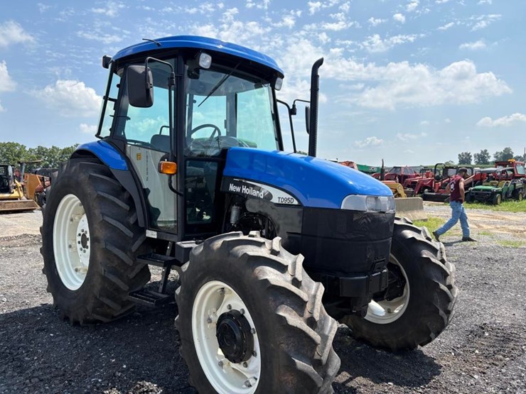 2006-new-holland-td95d-image-34
