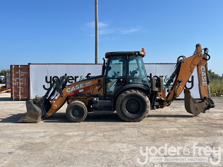 2016-case-580sn-image-3