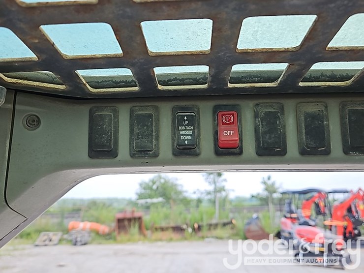 2009-bobcat-t300-image-20