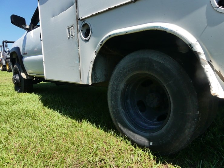 2002-chevrolet-3500-image-5