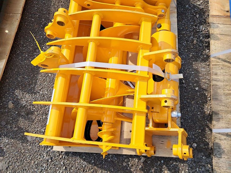 (8)-assorted-excavator-attachments-image-3