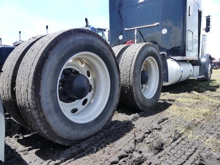 2002-peterbilt-379-image-6