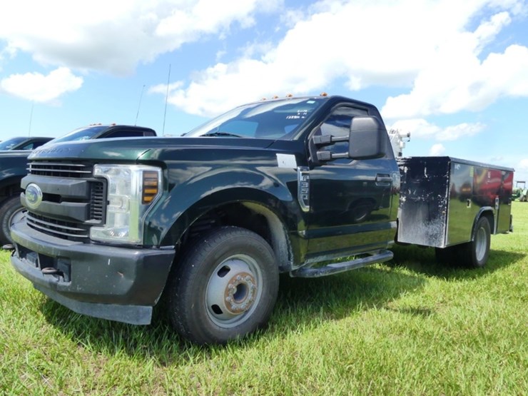 2019-ford-f150-xl-image-2