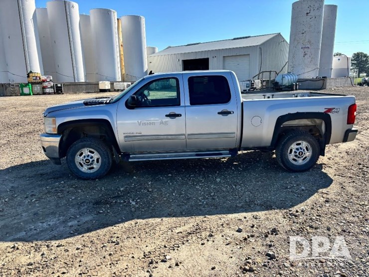 2011-chevrolet-silverado-2500hd-lt-image-10