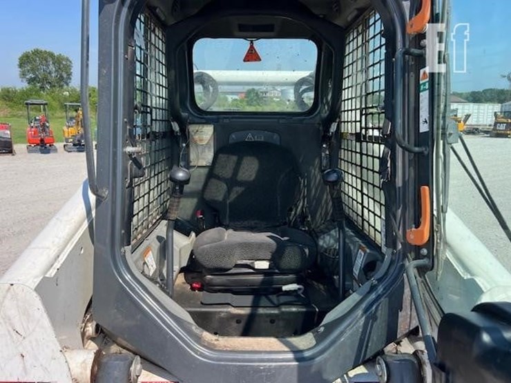 2023-bobcat-t770-image-22