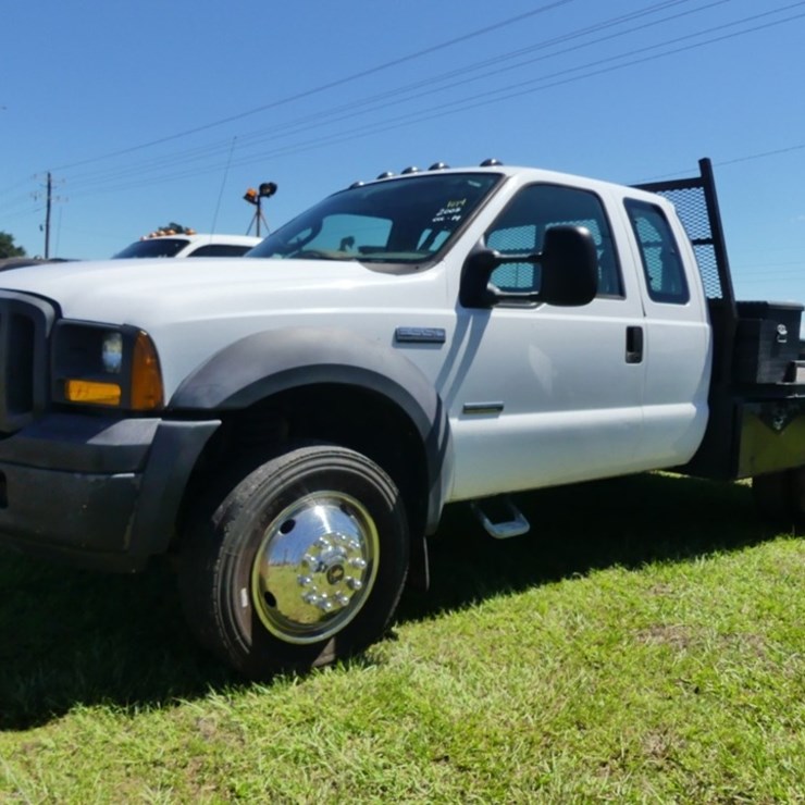 2005 FORD F550 XL